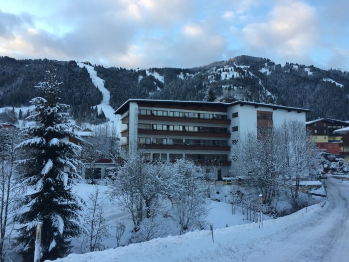 AlpenTraum Niederau gebouw winter 1000